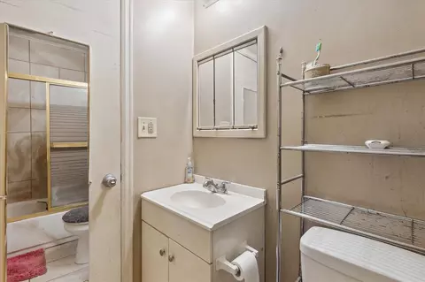 Bath - 1041 Nelson, Flint, MI 48503 photo 2 of 2