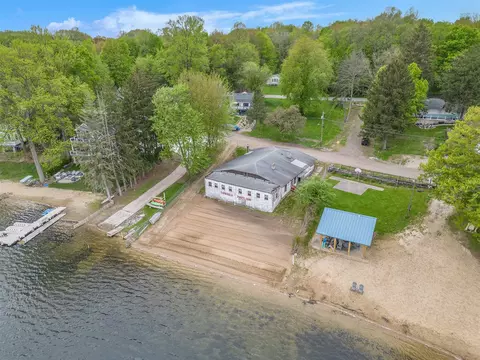 15721 Lakeview, Buchanan, MI 49107