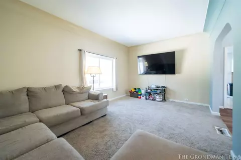 804 Morton, Belding, MI 48809 photo 12