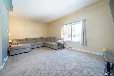804 Morton, Belding, MI 48809 photo 11