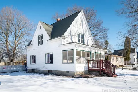 804 Morton, Belding, MI 48809 photo 2