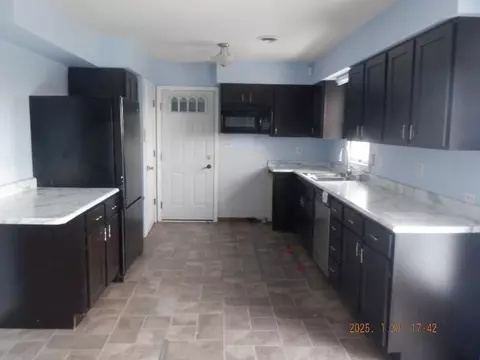 Kitchen - 12464 Quaker, Constantine, MI 49042 photo 1 of 1