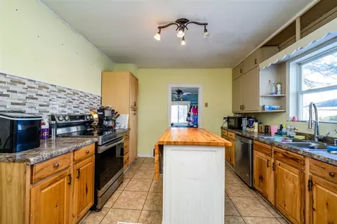 Kitchen - 41491 70th, Covert, MI 49043 photo 2 of 2