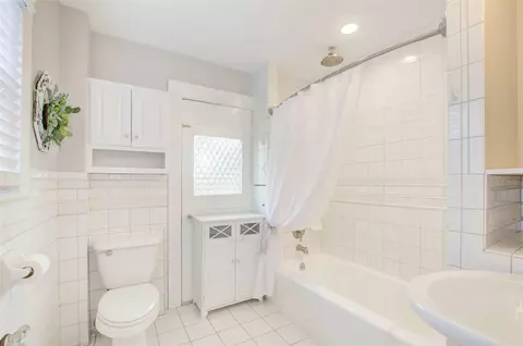 Bath - 607 S West, Jackson, MI 49203 photo 1 of 3