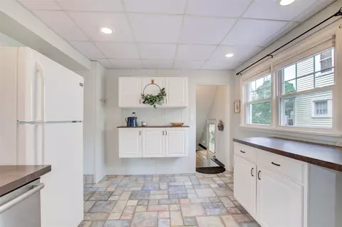 Kitchen - 607 S West, Jackson, MI 49203 photo 4 of 4