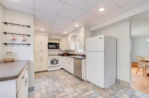 Kitchen - 607 S West, Jackson, MI 49203 photo 1 of 4