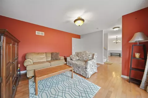 Living - 6753 Taylorfield, Jackson, MI 49201 photo 2 of 6
