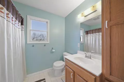 Bath - 6753 Taylorfield, Jackson, MI 49201 photo 3 of 3