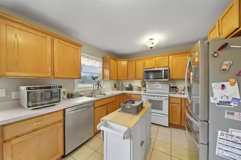 Kitchen - 6753 Taylorfield, Jackson, MI 49201 photo 2 of 3