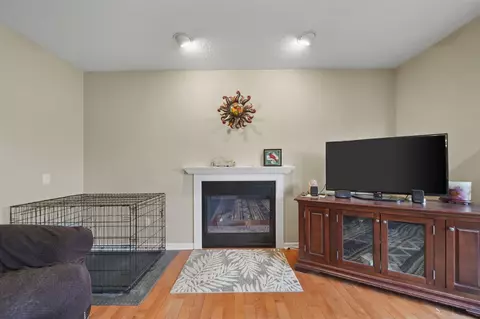 Living - 6753 Taylorfield, Jackson, MI 49201 photo 4 of 6