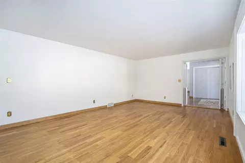 Living - 715 Allison, Marshall, MI 49068 photo 2 of 6