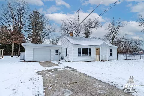 1310 E Swain, White Cloud, MI 49349 photo 2
