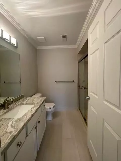 5560 Pine Aires Dr, Sterling Heights, MI 48314