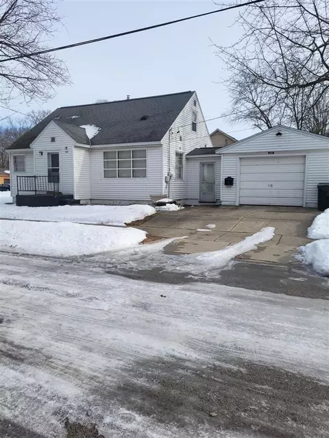 912 Evart, Muskegon, MI 49442