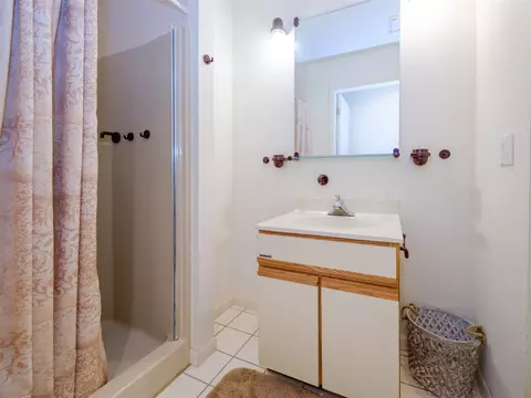 Bath - 6680 Ormada, Kalamazoo, MI 49048 photo 1 of 4