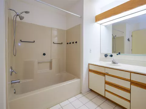 Bath - 6680 Ormada, Kalamazoo, MI 49048 photo 2 of 4