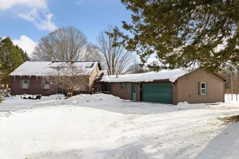 27649 6th Ave, Gobles, MI 49055