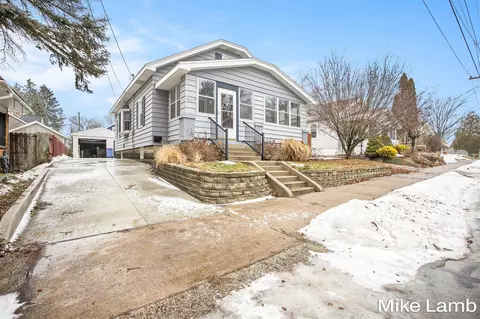 469 Julia, Grand Rapids, MI 49505