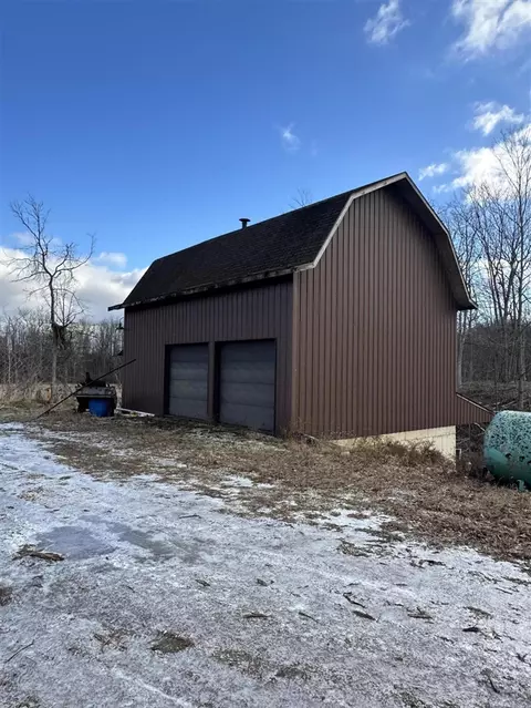 245 S Ray Quincy, Quincy, MI 49082