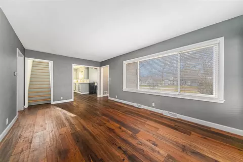 Living - 839 Springcrest, Jackson, MI 49203 photo 2 of 2
