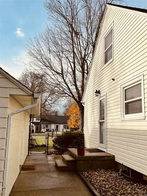 Exterior - 839 Springcrest, Jackson, MI 49203 photo 2 of 8
