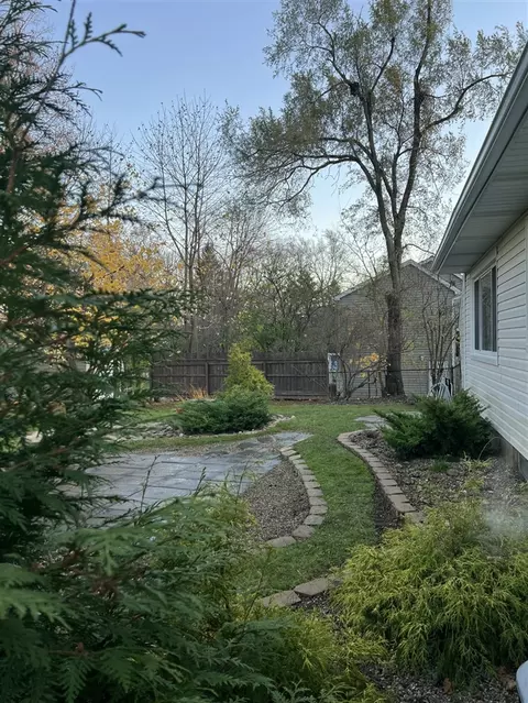 Exterior - 839 Springcrest, Jackson, MI 49203 photo 5 of 8