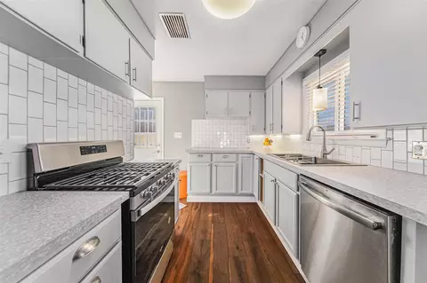 Kitchen - 839 Springcrest, Jackson, MI 49203 photo 3 of 3