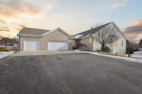 4120 Del Mar Vlg, Wyoming, MI 49418