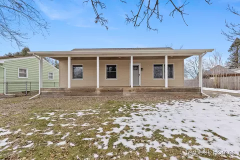 292 Jane Ellen, Lowell, MI 49331