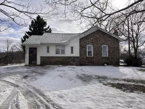 2900 E Cloverdale, Hastings, MI 49058