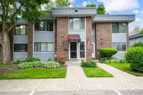 2431 E Collier #17, Grand Rapids, MI 49546