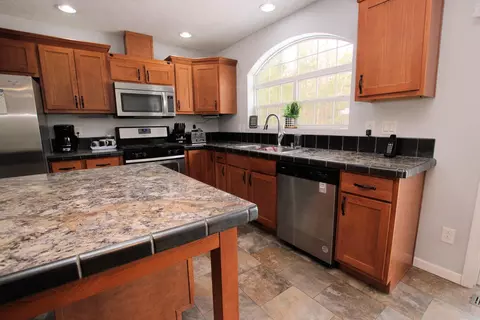 Kitchen - 4530 Valeries, Newaygo, MI 49337 photo 3 of 6