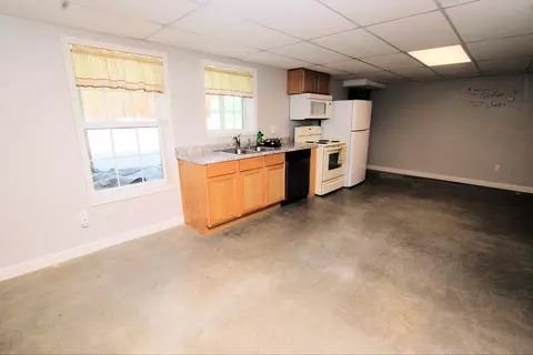 Kitchen - 4530 Valeries, Newaygo, MI 49337 photo 5 of 6