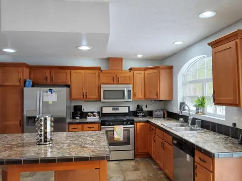 Kitchen - 4530 Valeries, Newaygo, MI 49337 photo 2 of 6