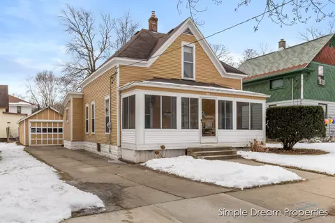 952 Adams, Grand Rapids, MI 49507