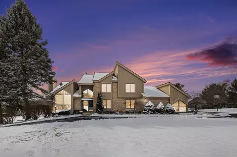 372 Crestway, Saline, MI 48176