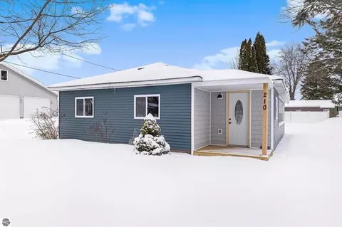 210 Selma, Cadillac, MI 49601