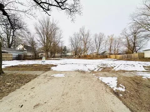208 Leonard, Belding, MI 48809 photo 3