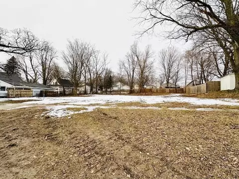208 Leonard, Belding, MI 48809 photo 1
