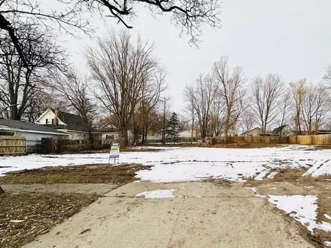208 Leonard, Belding, MI 48809 photo 2