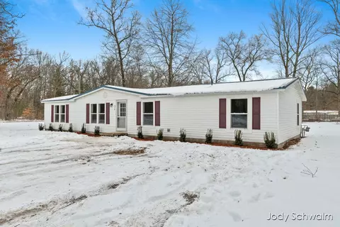 824 Nicholas, White Cloud, MI 49349 photo 3
