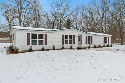 824 Nicholas, White Cloud, MI 49349