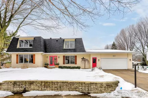 830 Meadowbrook, Holland, MI 49423