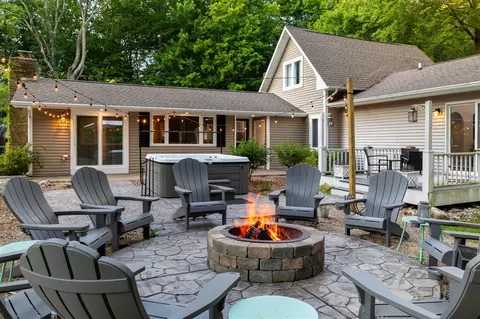 15670 76th, South Haven, MI 49090