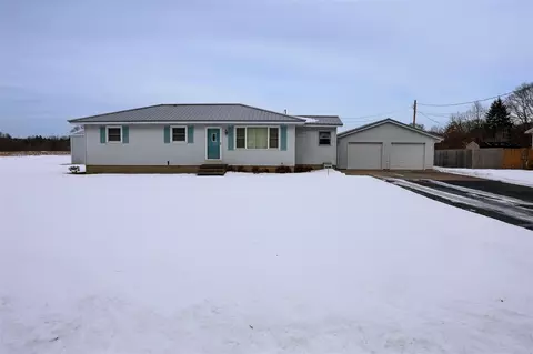2532 E Riv, Twin Lake, MI 49457