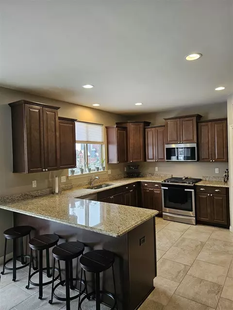 Kitchen - 55197 Wolverine, Macomb, MI 48042 photo 2 of 3