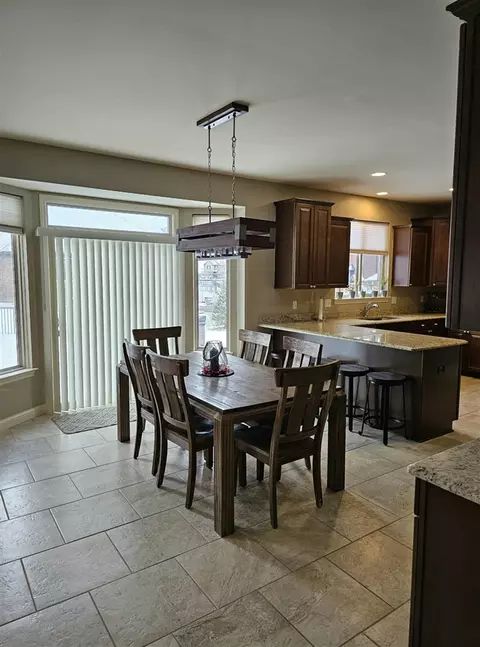 Dining - 55197 Wolverine, Macomb, MI 48042 photo 1 of 3