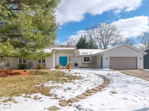 2705 Pine Rdg, Kalamazoo, MI 49008