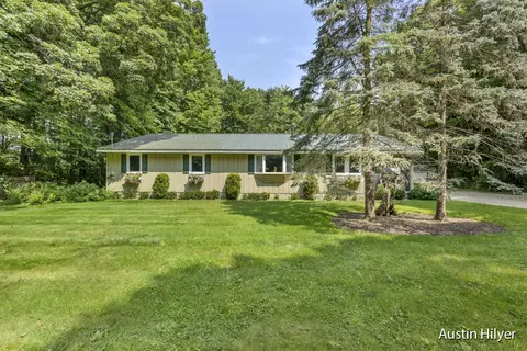 2215 16 Mile, Cedar Springs, MI 49319