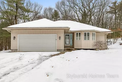 18099 N Fruitport, Spring Lake, MI 49456